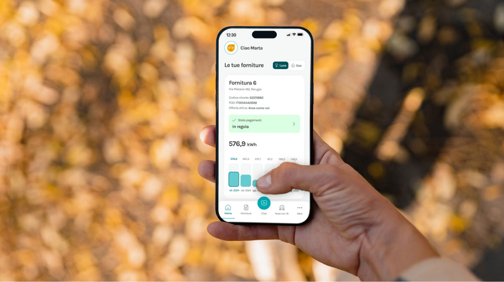 Ragazza che pensa con lampadine disegnate in background